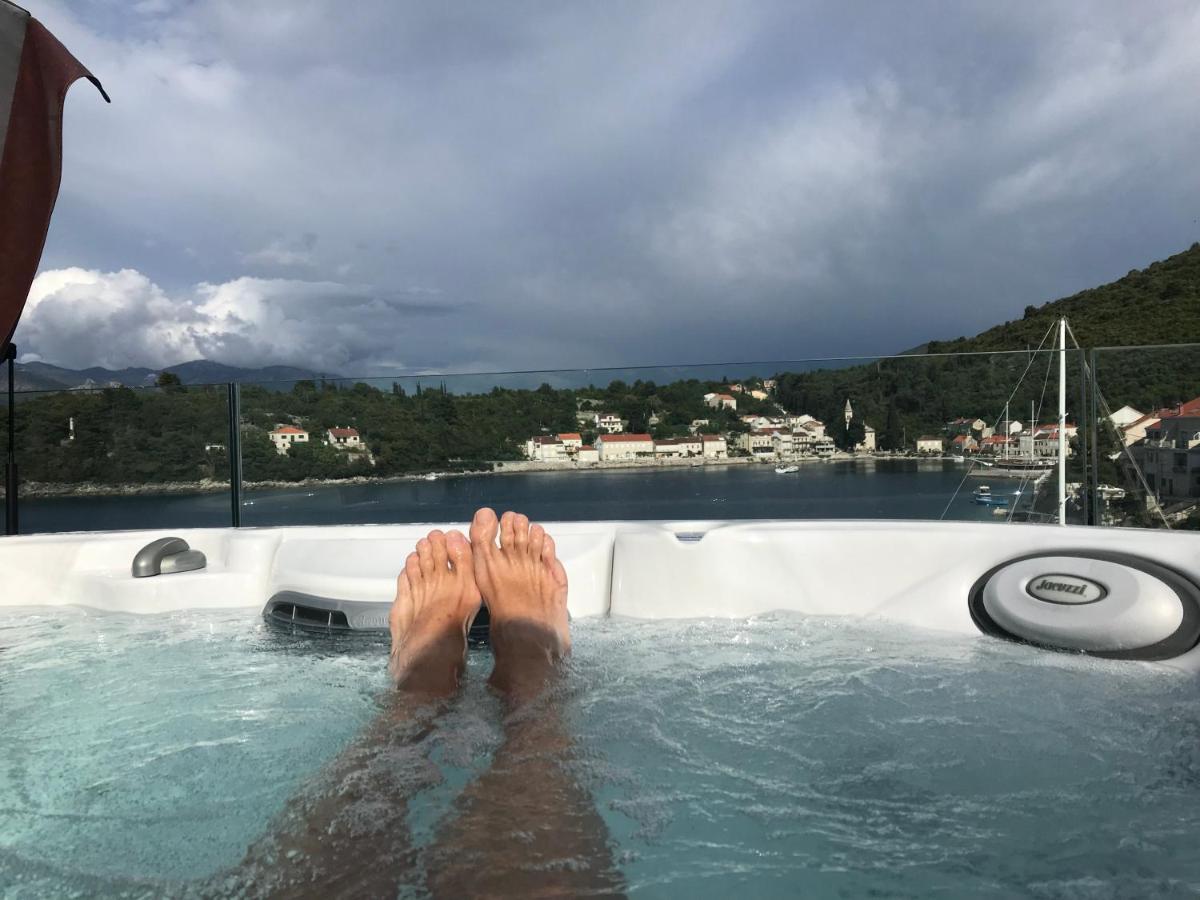 High View-A Seaside Villa With Huge Jacuzzi Račišće المظهر الخارجي الصورة