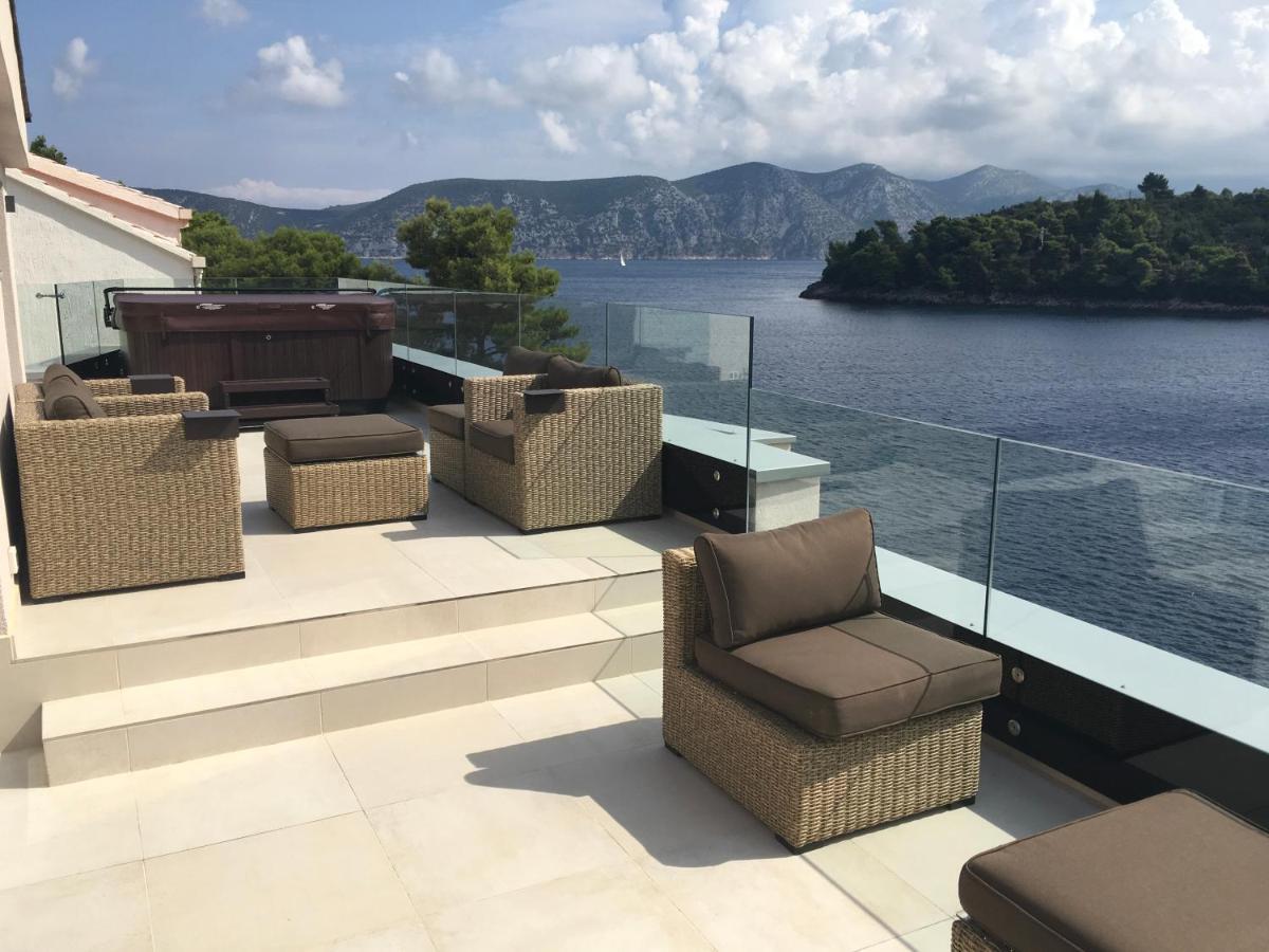 High View-A Seaside Villa With Huge Jacuzzi Račišće المظهر الخارجي الصورة