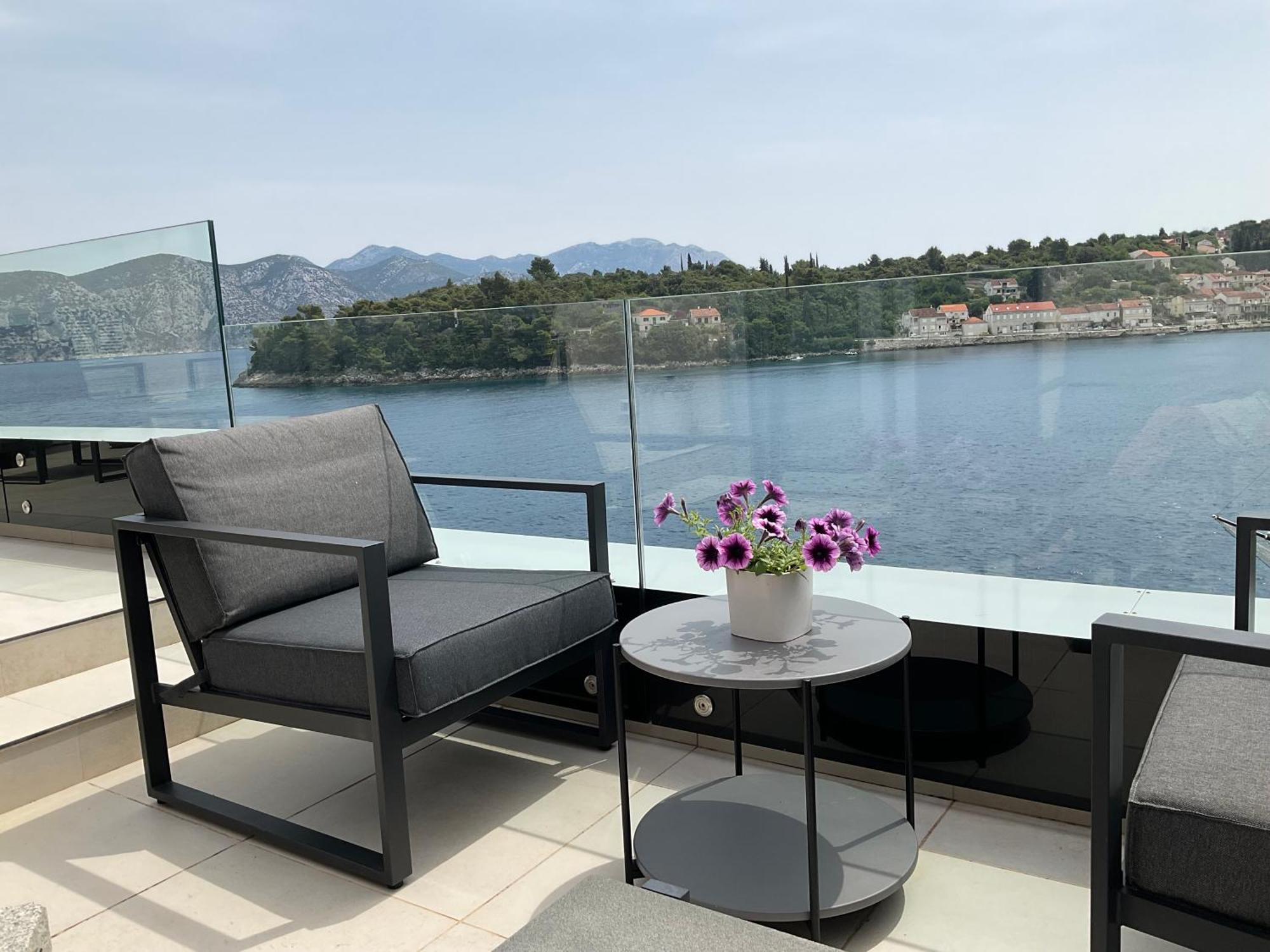 High View-A Seaside Villa With Huge Jacuzzi Račišće المظهر الخارجي الصورة